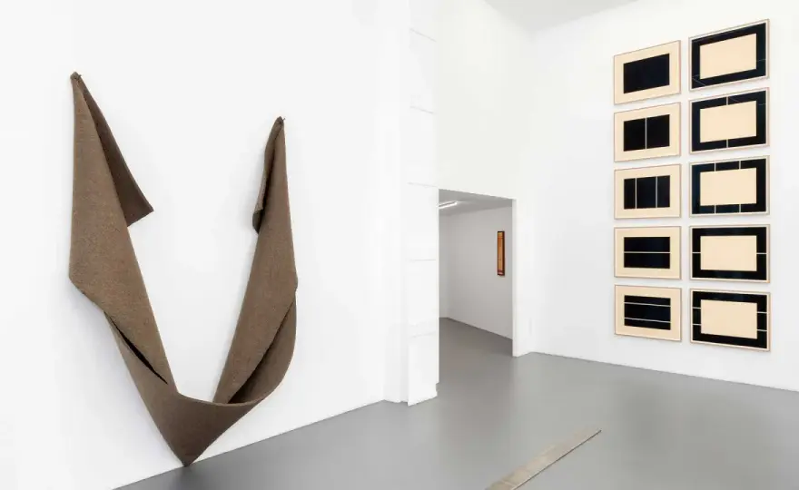 Art Minimaliste - Comprendre l'Essentiel et le Lire Vraiment