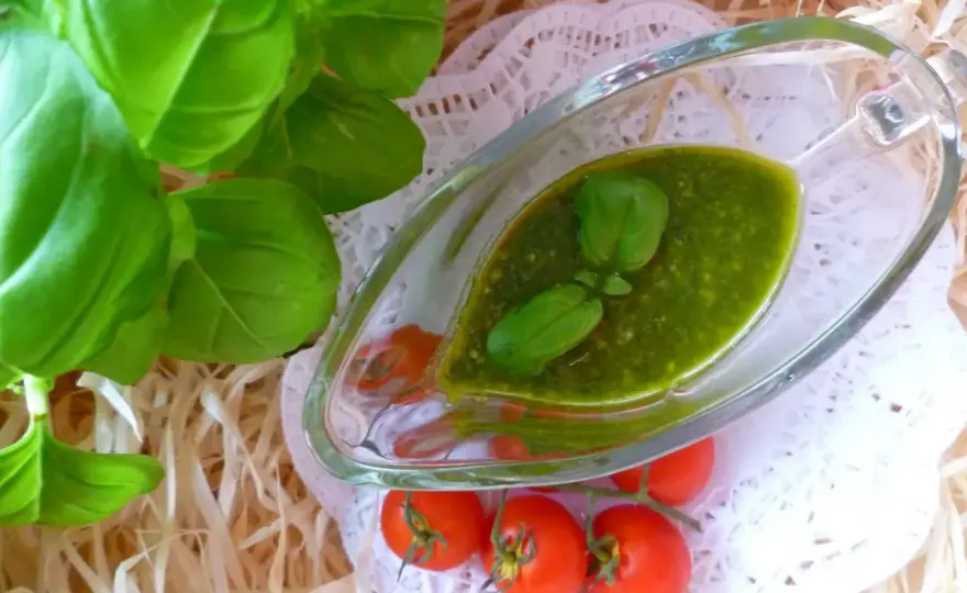 Pesto z bazylii - Jak łączyć z warzywami? Bez goryczy!