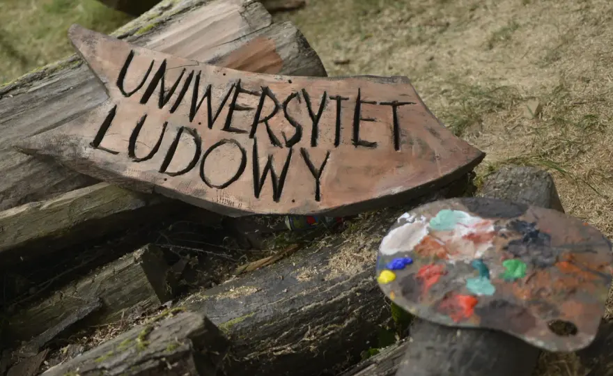Uniwersytet ludowy rzemiosła artystycznego - poznaj unikalne kursy i tradycje