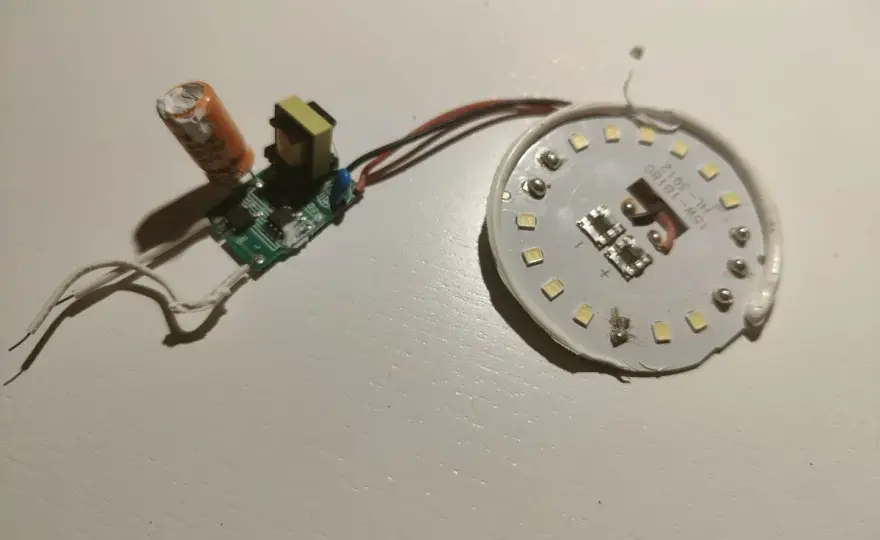 Naprawa żarówki LED - Czy to ma sens? Poradnik krok po kroku