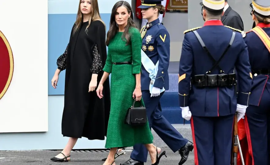 El vestido verde tweed de Letizia hoy: marca, precio y cómo copiarlo