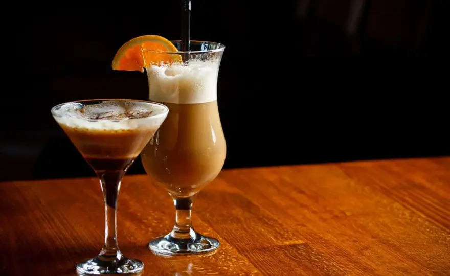 Drink z likierem kawowym i mlekiem - Przepis i idealne proporcje