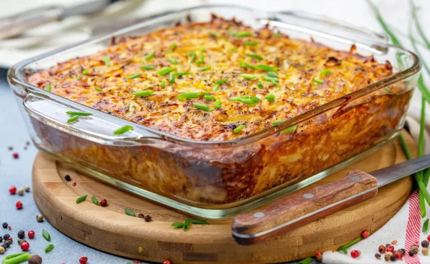 Prosta zapiekanka z kapusty i mięsa mielonego na zimowe dni