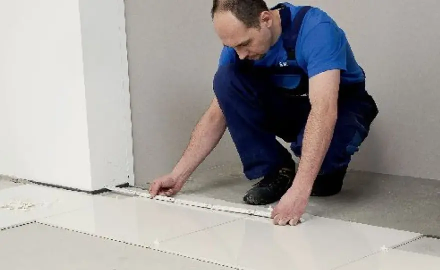 Układanie płytek 60x60: Wzory, porady i jak uniknąć błędów