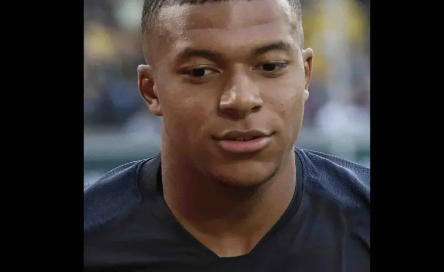 Ile zarabia Mbappe dziennie? Zaskakujące kwoty i porównania z innymi
