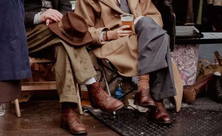 Gdzie kupić ubrania z lat 90, aby znaleźć unikalne perełki vintage?