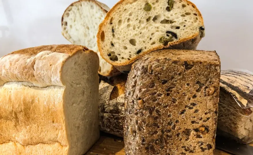 Chleb żytni a gluten: Czy jest bezpieczny dla celiaków?