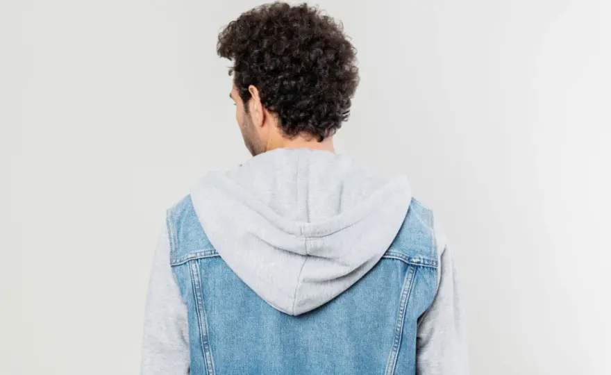 Bluza z kapturem i kurtka: Stylowe połączenia i modne triki