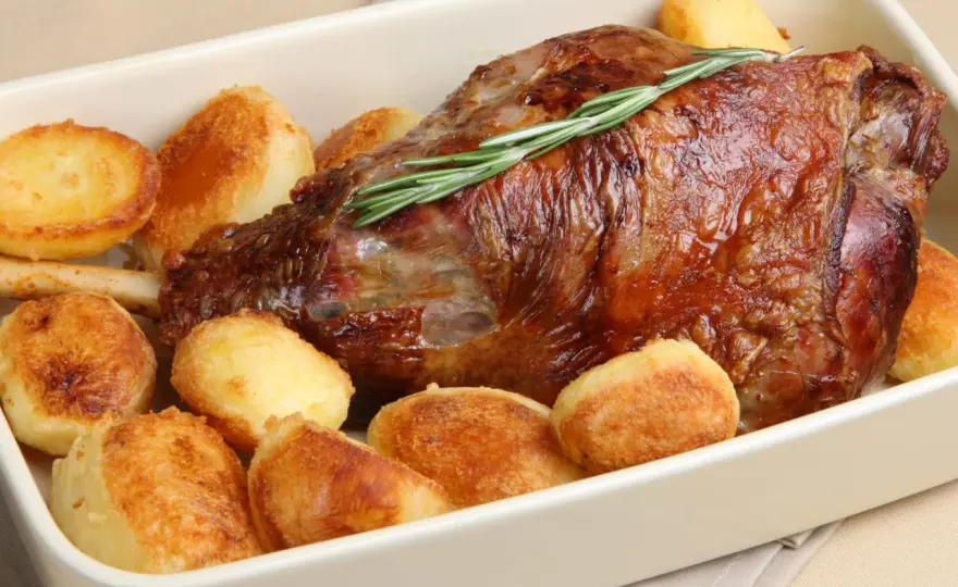 Gigot d'agneau et pommes de terre au four - La recette parfaite