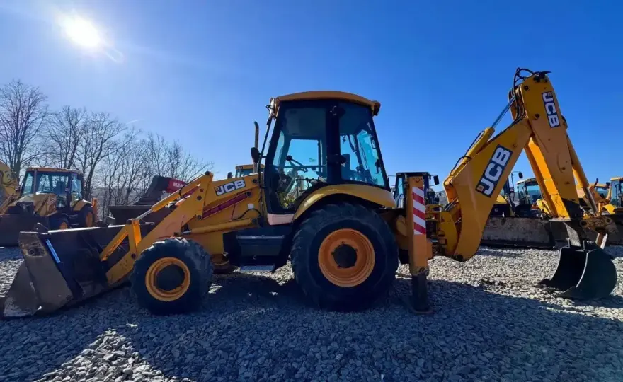 Koparko-ładowarka - budowa, serwis i wybór. Co musisz wiedzieć?