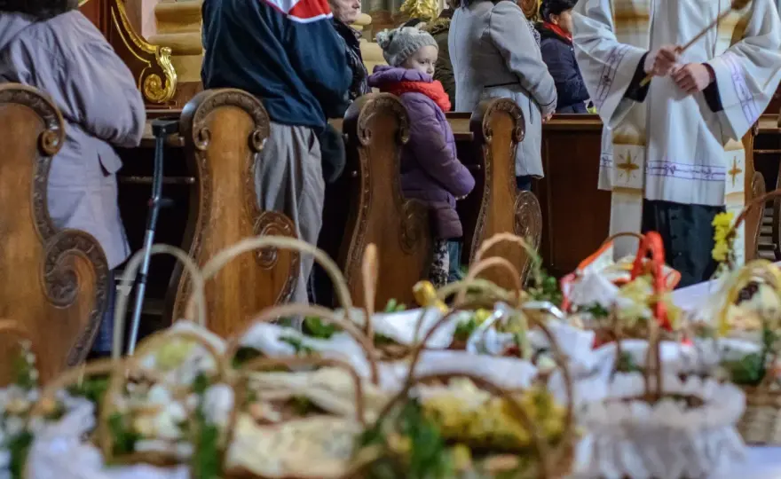Ile dokładnie trwa msza w Wielką Sobotę? Sprawdź, jak zaplanować czas!