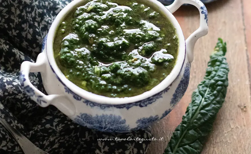 Pesto di cavolo nero - guida per farlo cremoso e bilanciato