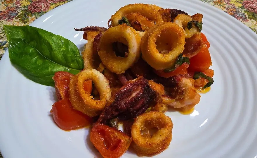 Calamari in friggitrice ad aria - croccanti fuori, teneri dentro