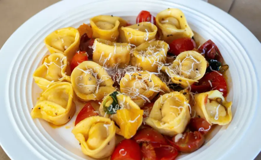 Domowe tortellini z mięsem: przepis, który zawsze się udaje!