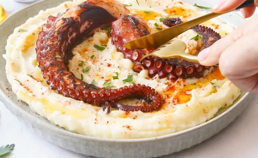 Pulpo a la brasa tierno y dorado, paso a paso