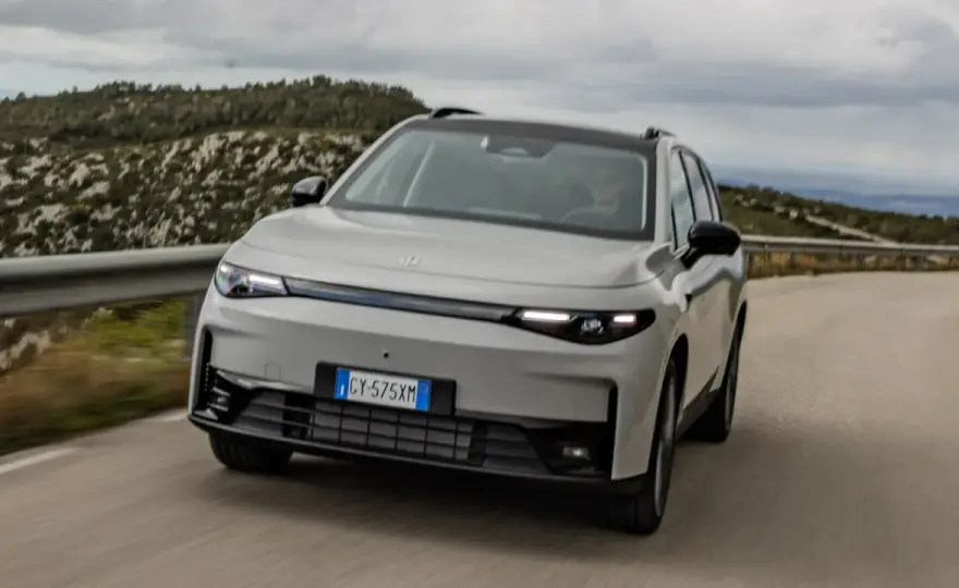 Leapmotor C10 REEV, il SUV elettrico senza ansia da autonomia