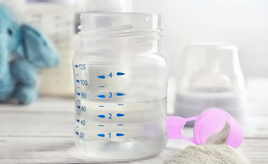 Quale acqua usare per il latte in polvere? La guida sicura