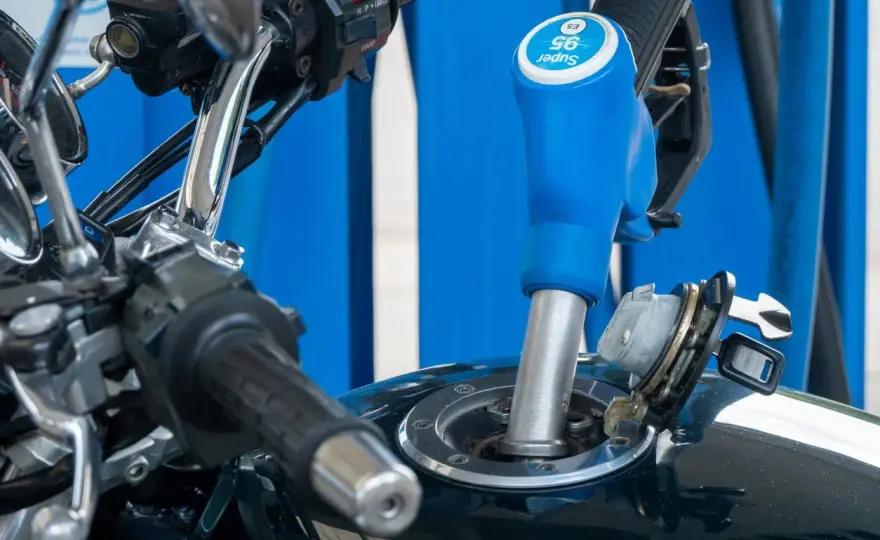 Qué gasolina usar en una moto de cuatro tiempos?