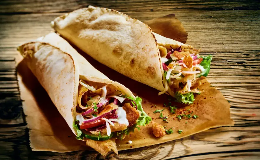 Jak zrobić kebab z kurczaka – prosty przepis na smaczny posiłek