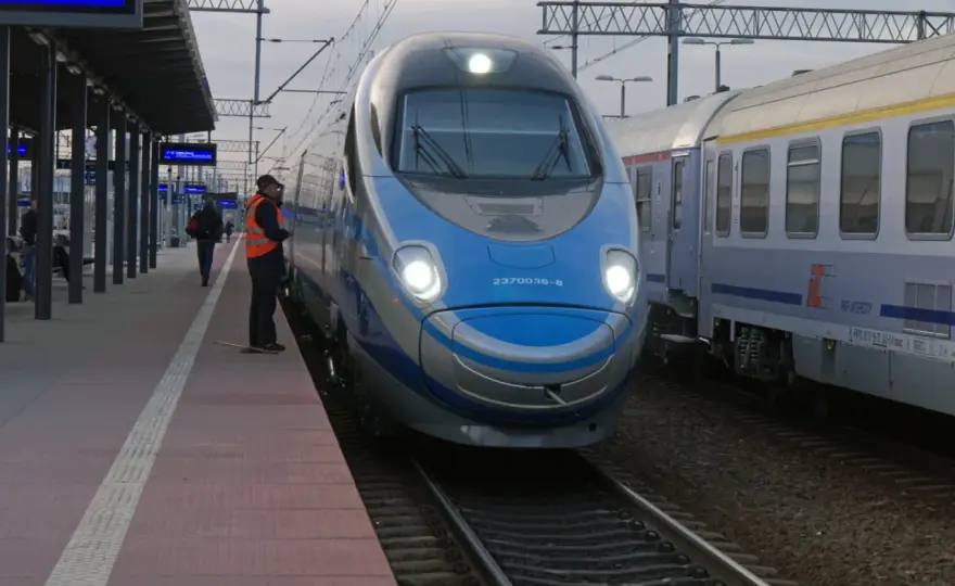 Pendolino Kraków-Warszawa: Ile trwa podróż? Sprawdź!