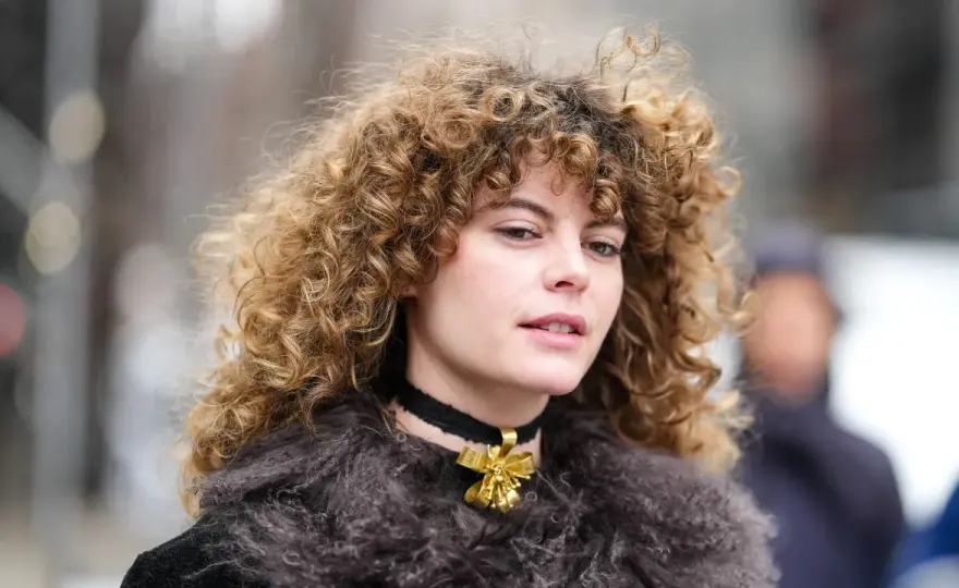 Krause Haare - Dein Guide für definierte & gesunde Locken