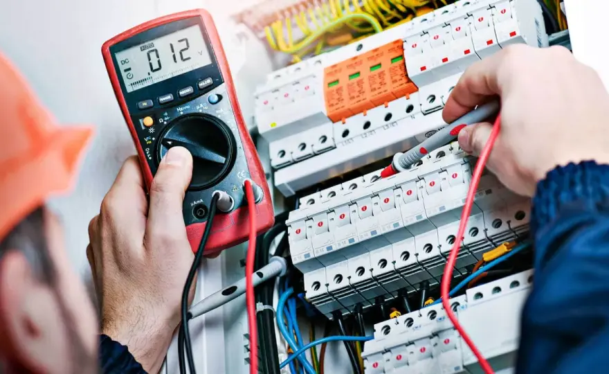 Jak zostać elektrykiem - Jak zdobyć uprawnienia SEP i zacząć pracę?