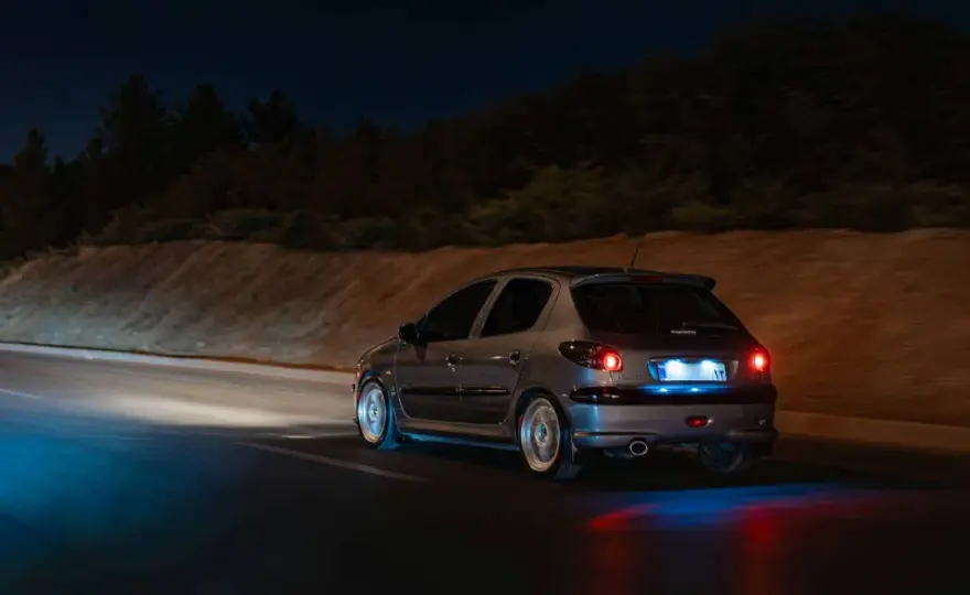 Bezpiecznik wentylatora chłodnicy Peugeot 206: Gdzie jest i jak wymienić?