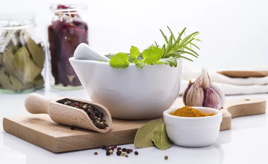 Zioła i przyprawy w ciąży - Czarna lista i bezpieczne opcje