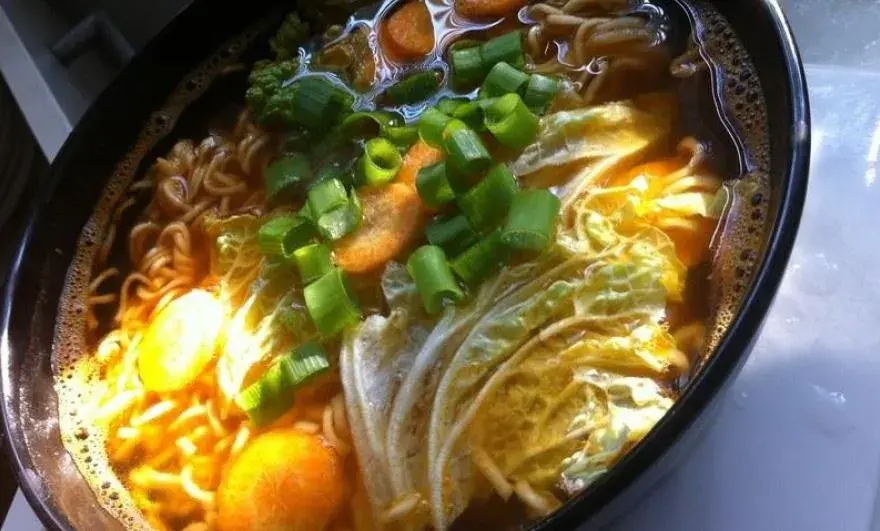 Ramen w domu: Odkryj sekrety 5 filarów smaku!