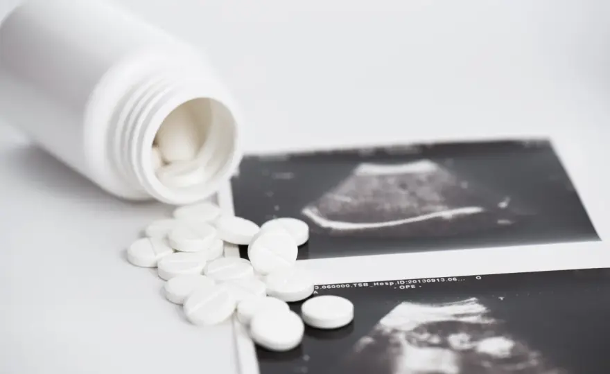 Skutki uboczne aborcji farmakologicznej: jakie są ryzyka i objawy?