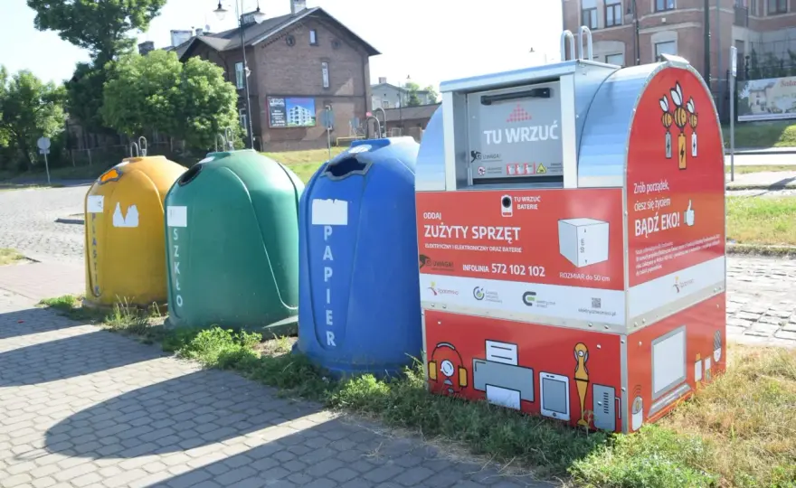 Czego nie wrzucać do pojemników na elektrośmieci? Praktyczne porady i błędy