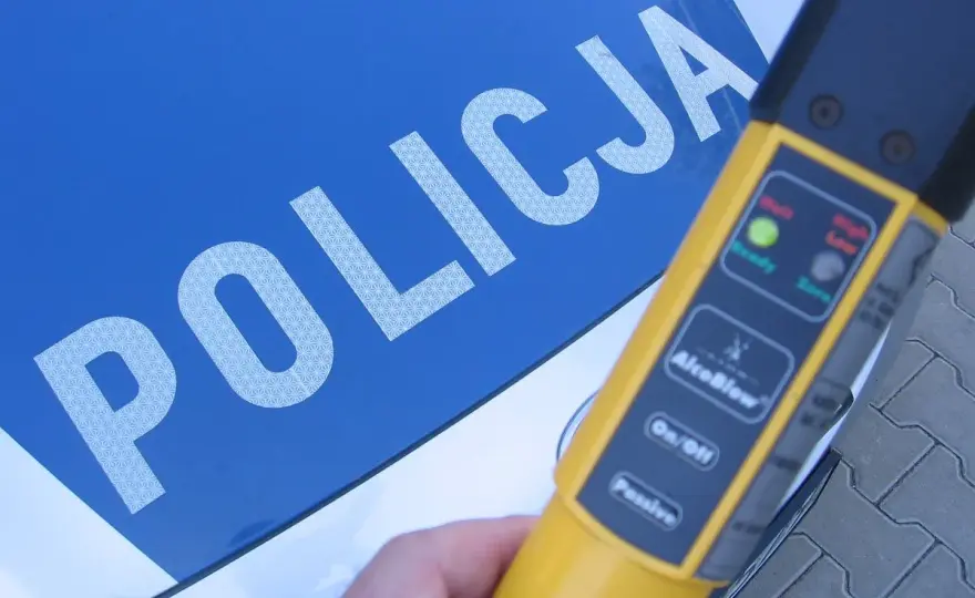 Czy policja może zbadać alkomatem Twoje dziecko? Poznaj prawa rodzica