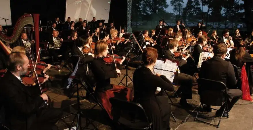 Królewska orkiestra symfoniczna przy pałacu w Wilanowie – historia i koncerty