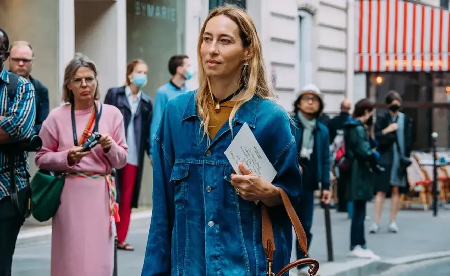 Czy kurtki jeansowe są modne? Odkryj najnowsze trendy i style