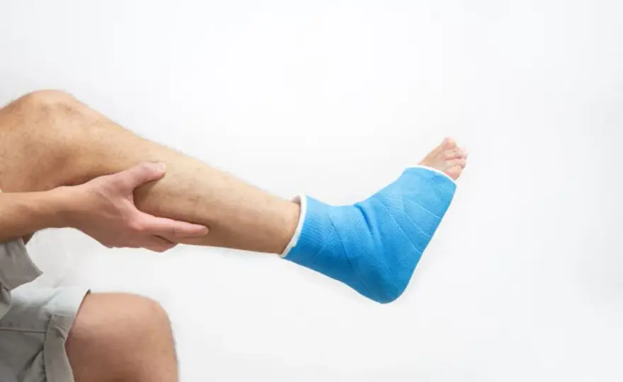 Skręcony staw skokowy ile przerwy – poznaj czas regeneracji i rehabilitacji