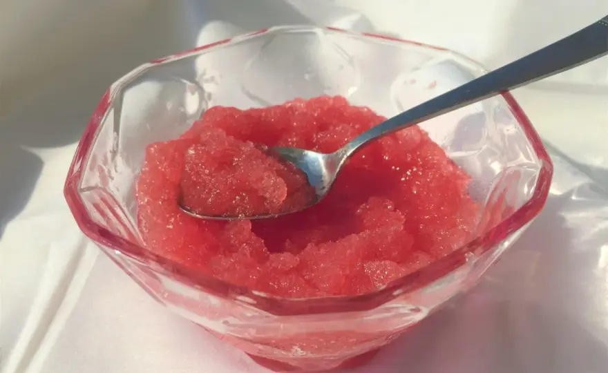 Sorbetto all’anguria senza gelatiera, fresco e cremoso