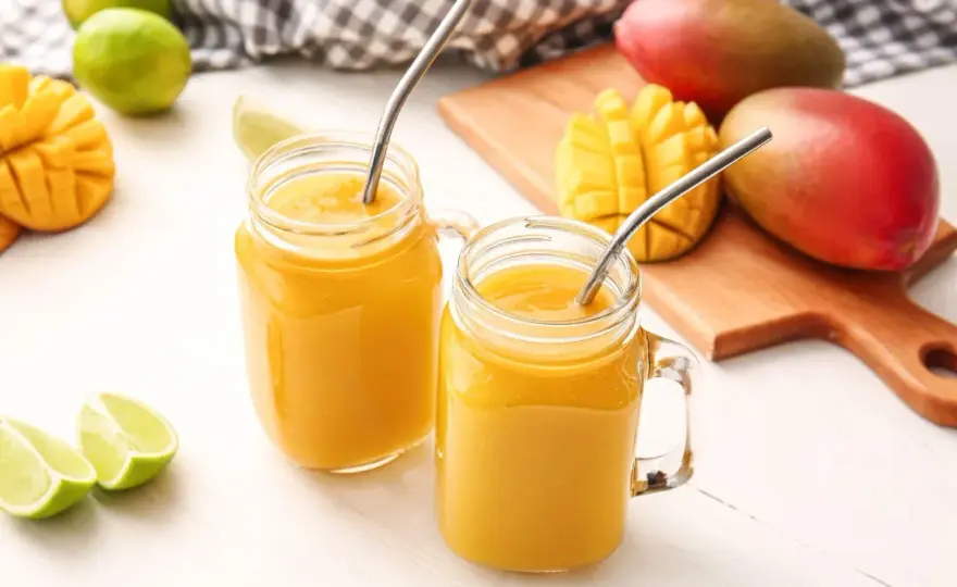 Najlepsze przepisy na orzeźwiające drinki z wódką mango, które musisz spróbować