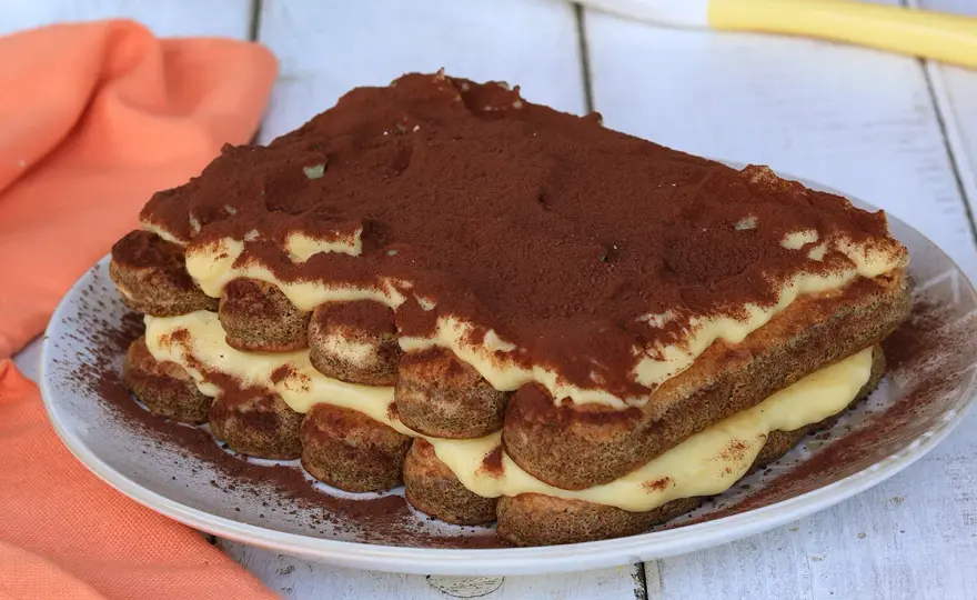 Tiramisù con crema pasticcera, cremoso e stabile