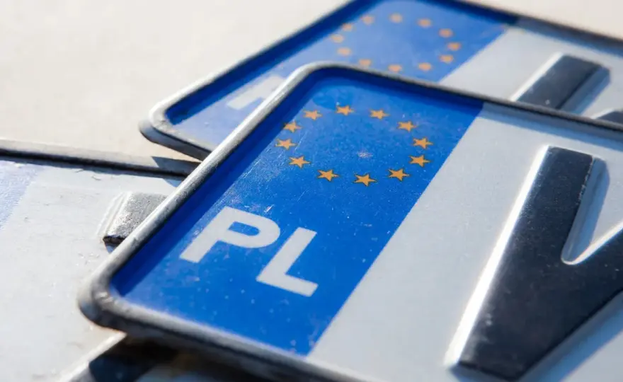 CGD na tablicy? Rejestracja auta krok po kroku i jak uniknąć błędów