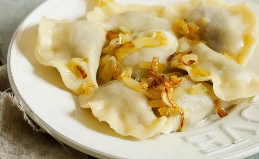 Jak długo gotować pierogi ruskie? Czas i sekret idealnego ciasta