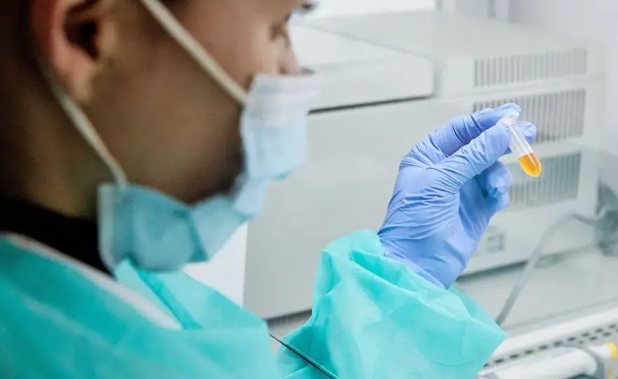 Kiedy policja pobiera DNA? Poznaj oficjalne procedury i swoje prawa