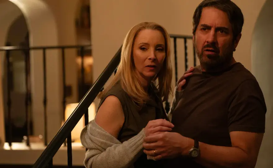 Za fasadą: Sekrety, obsada i recenzje nowego serialu Netflix