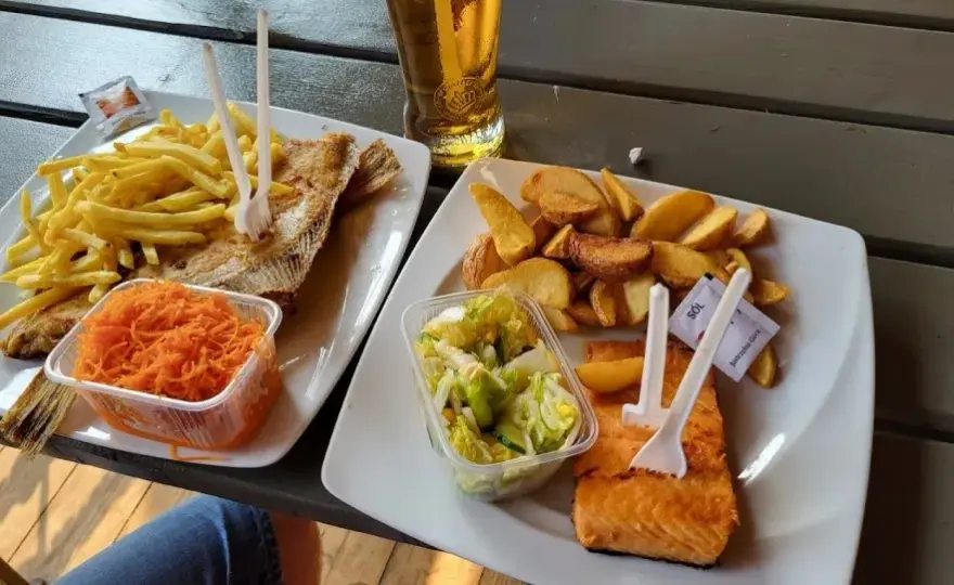 Gdzie zjeść w Jastrzębiej Górze? Najlepsze restauracje i smaki