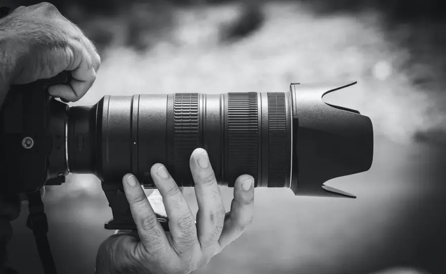 Jak długo fotograf przechowuje zdjęcia? Kluczowa jest umowa