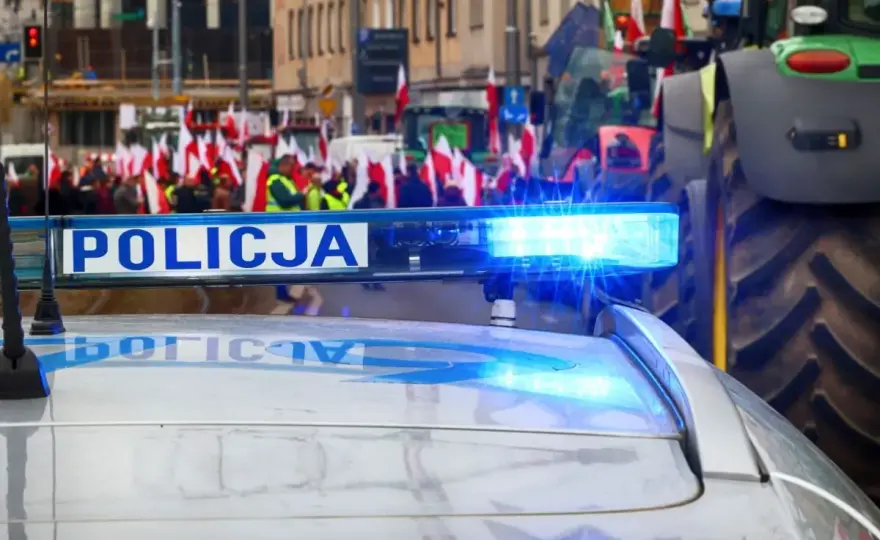 Jaka odprawa po 20 latach w policji: Dokładne wyliczenia i stawki 2024