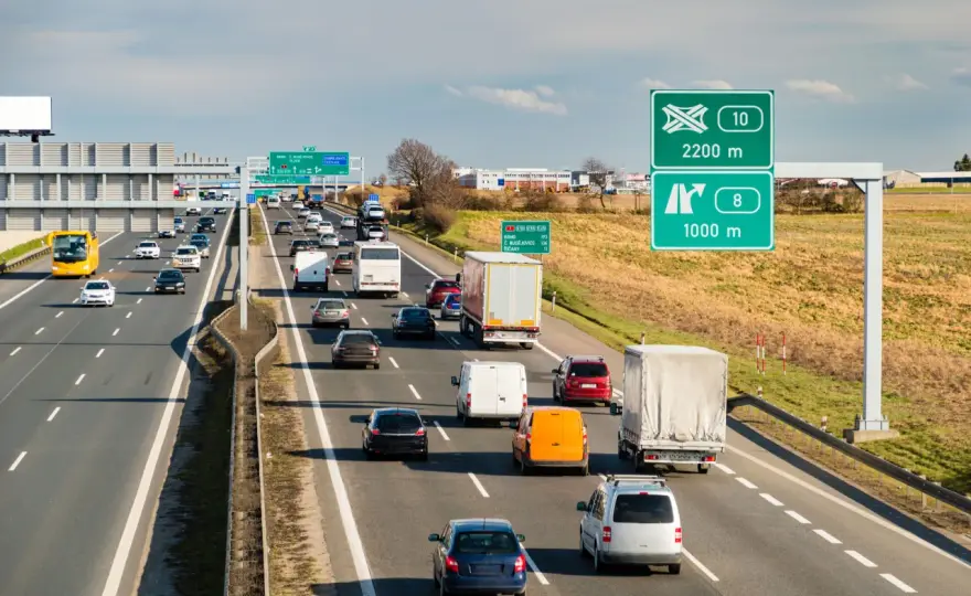 Czechy: Limity prędkości na autostradach (130/150 km/h). Uniknij kary!