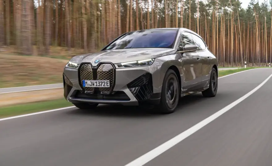 BMW iX - Czy to elektryk dla Ciebie? Analiza i opinie