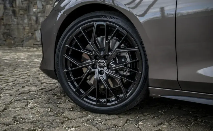 Opony z homologacją Audi - Czy warto dopłacać?