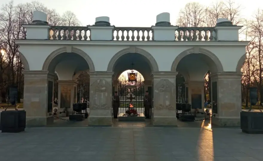 Grób Nieznanego Żołnierza: co symbolizuje dla narodu?