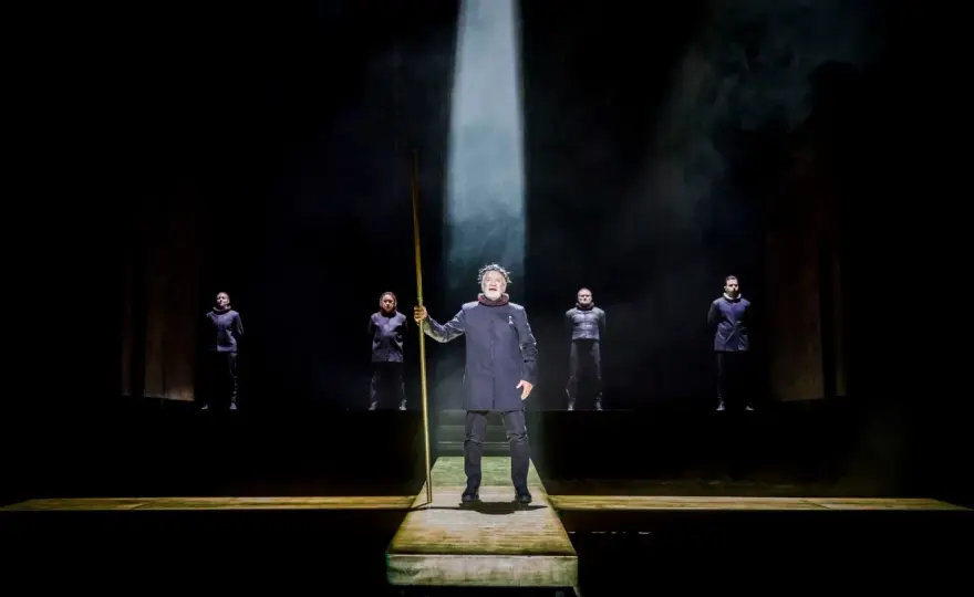 Ile przed spektaklem być w teatrze - Kiedy 20 minut to za mało?